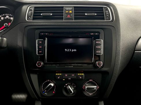 Used 2015 Volkswagen Jetta SE image 30