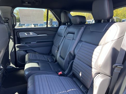 New 2026 Ford Explorer ST-Line w/ ST-Line Street Pack image 24