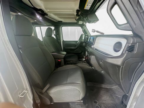 Used 2024 Jeep Wrangler Unlimited AWD/4WD image 29