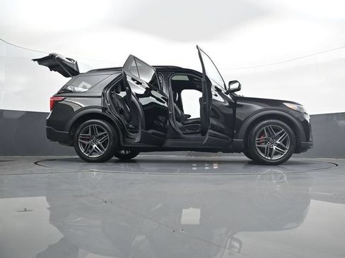 Used 2025 Ford Explorer ST AWD/4WD image 34