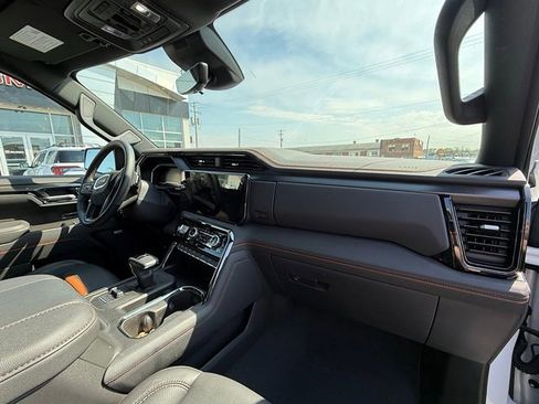 Used 2025 GMC Sierra 1500 AT4 w/ Technology Package AWD/4WD image 24