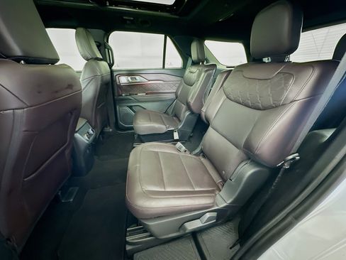 Used 2025 Ford Explorer Platinum w/ LUX Leather Package image 30