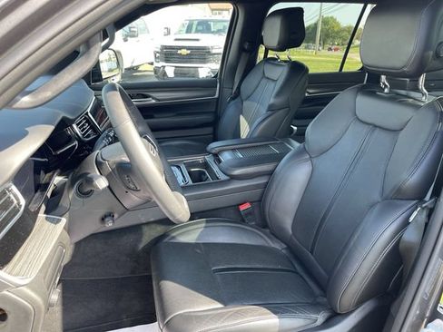 Used 2023 Jeep Wagoneer Series III w/ Preferred Equipment Group AWD/4WD image 11