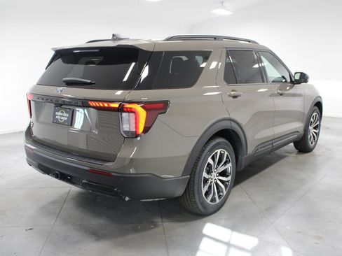 New 2026 Ford Explorer ST-Line image 8