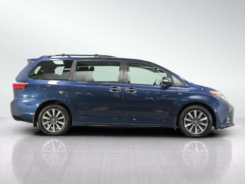 Used 2020 Toyota Sienna Limited Premium AWD/4WD image 6