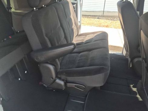 Used 2019 Dodge Grand Caravan SE FWD image 12