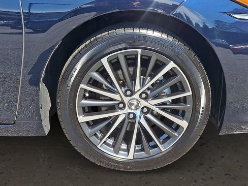 Used 2024 Lexus ES 350 w/ Premium Package FWD image 9