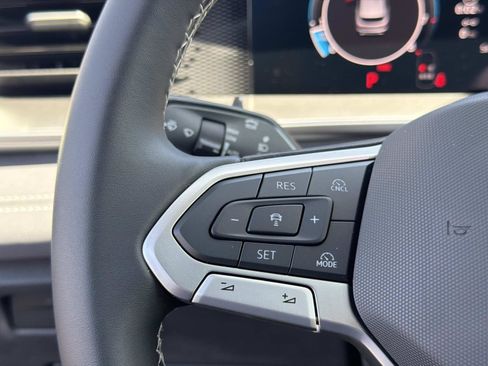 New 2026 Volkswagen Tiguan SE FWD image 17