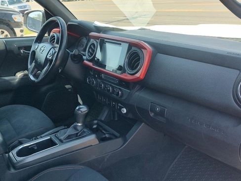 Used 2016 Toyota Tacoma SR5 AWD/4WD image 21