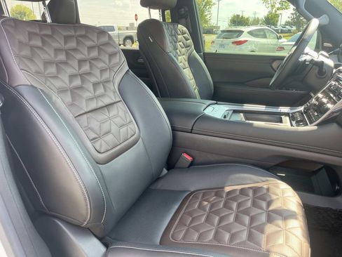 Used 2025 Nissan Armada Platinum Reserve w/ Convenience Package AWD/4WD image 25