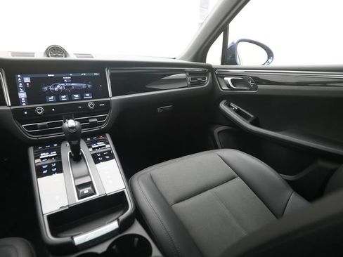Used 2022 Porsche Macan AWD/4WD image 19