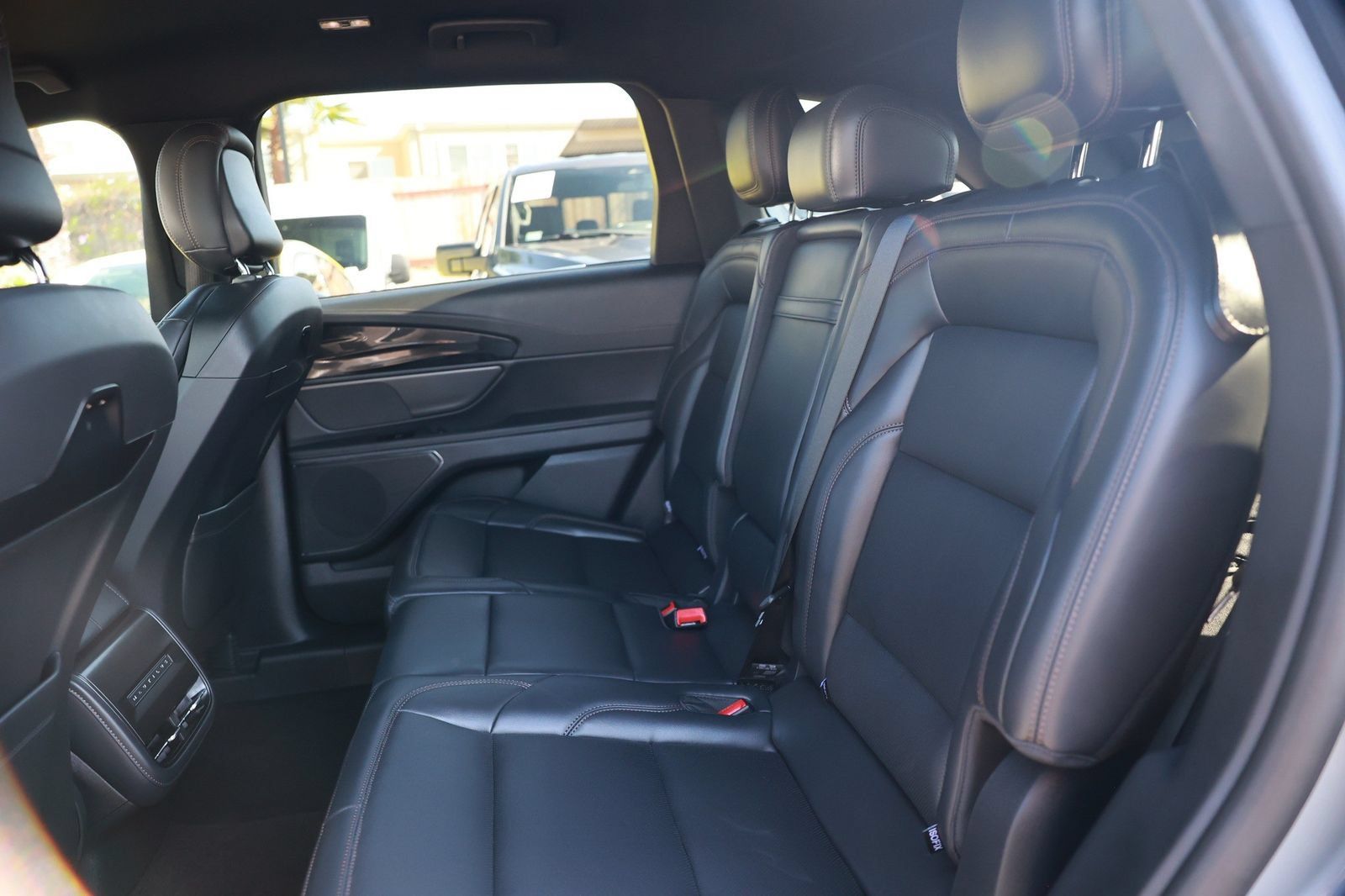 Used 2024 Lincoln Nautilus Premier w/ Jet Appearance Package AWD/4WD image 39