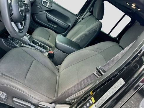 Used 2023 Jeep Gladiator Sport AWD/4WD image 16