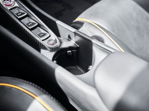 Used 2024 McLaren Artura image 58