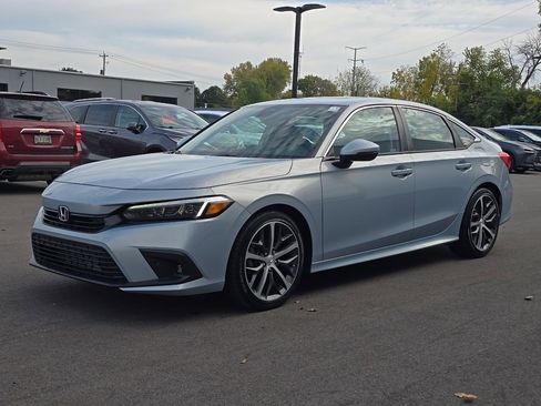 Used 2022 Honda Civic Touring image 3