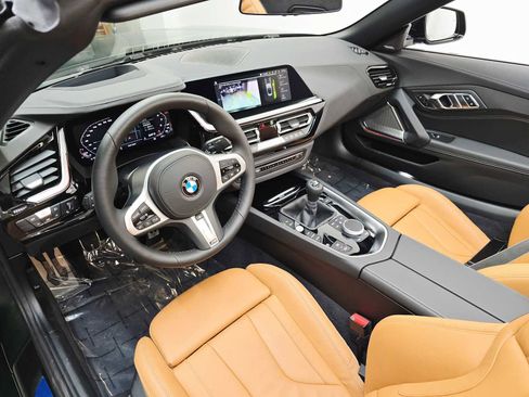 Used 2025 BMW Z4 M40i w/ Premium Package image 2