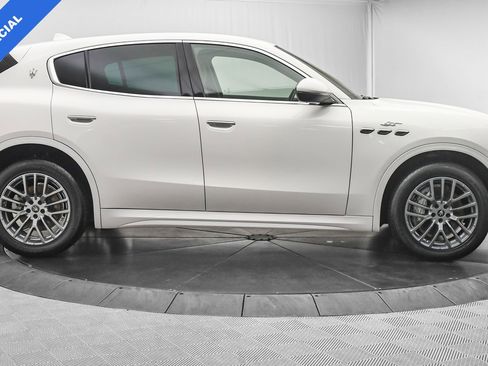 Used 2024 Maserati Grecale GT image 11