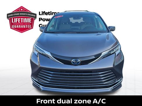 Used 2021 Toyota Sienna Limited image 5