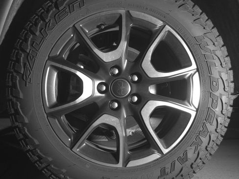 Used 2025 Jeep Compass Trailhawk AWD/4WD image 14