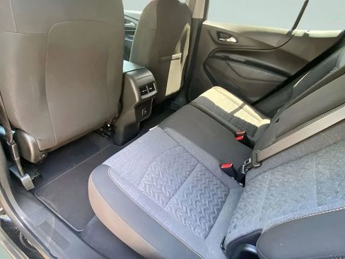 Used 2022 Chevrolet Equinox LT w/ Driver Convenience Package image 36