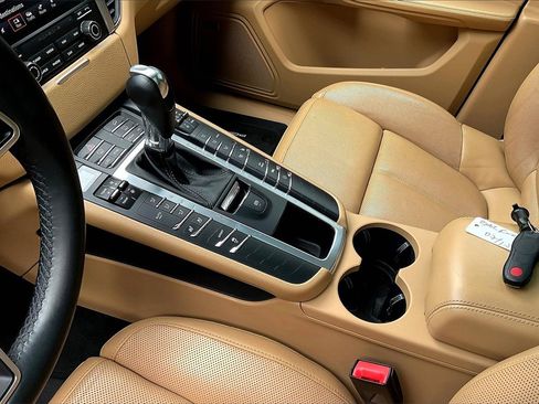 Used 2018 Porsche Macan image 20