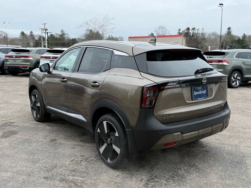 Used 2025 Nissan Kicks SR image 5