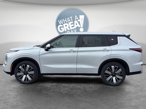 New 2026 Mitsubishi Outlander AWD image 7
