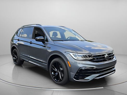 Used 2023 Volkswagen Tiguan SE R-Line FWD image 8