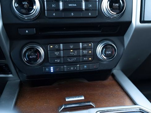 Used 2018 Ford F150 King Ranch w/ Equipment Group 601A Luxury AWD/4WD image 17