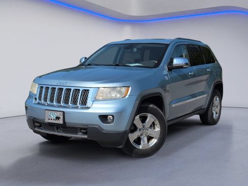 Used 2013 Jeep Grand Cherokee Overland w/ Advance Technology Group AWD/4WD image 2