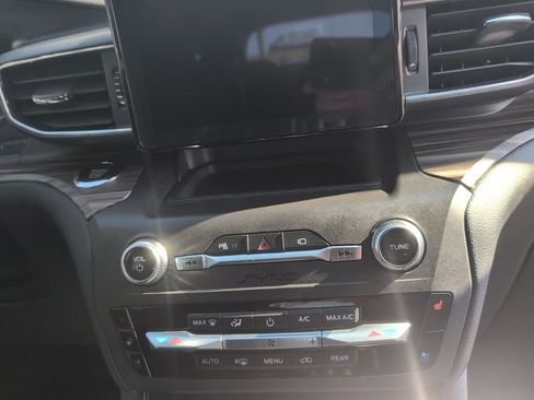 Used 2020 Ford Explorer Limited image 19