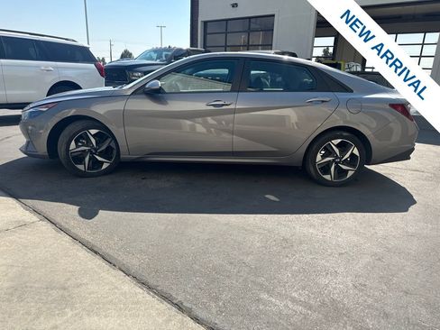 Used 2023 Hyundai Elantra SEL w/ Convenience Package FWD image 4