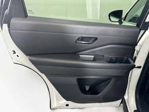 Used 2024 Nissan Pathfinder SV image 25