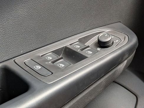 New 2026 Volkswagen Taos SEL image 28