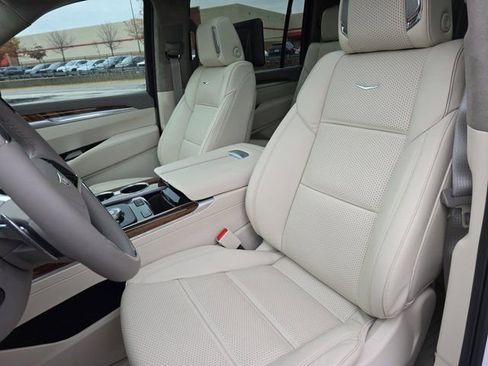 Certified 2025 Cadillac Escalade ESV Sport Platinum image 15