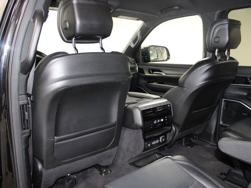 Used 2024 Jeep Wagoneer Series II image 25