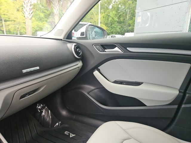 Used 2016 Audi A3 e-tron Premium Plus w/ Premium Plus Package FWD image 15