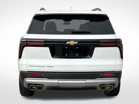 Used 2025 Chevrolet Traverse LT image 6