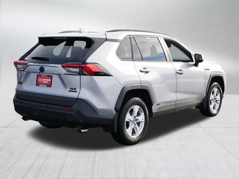 Used 2021 Toyota RAV4 XLE image 7