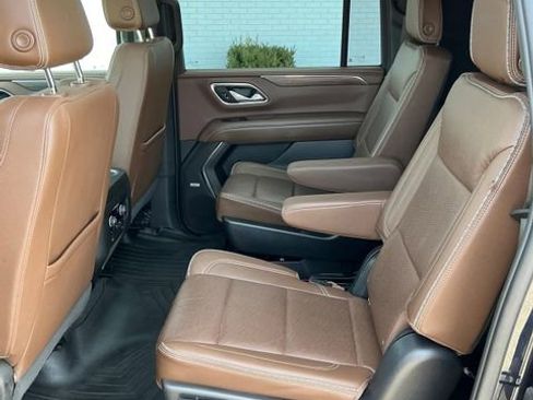 Used 2022 Chevrolet Suburban High Country image 12