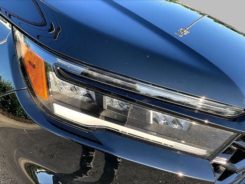 Used 2025 Honda Pilot TrailSport image 27