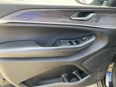 Used 2023 Jeep Grand Cherokee Limited AWD/4WD image 17
