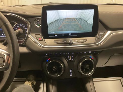 Used 2025 Chevrolet Blazer LT image 18
