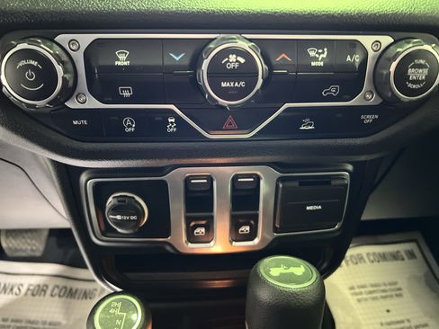 Used 2025 Jeep Wrangler Sport image 20