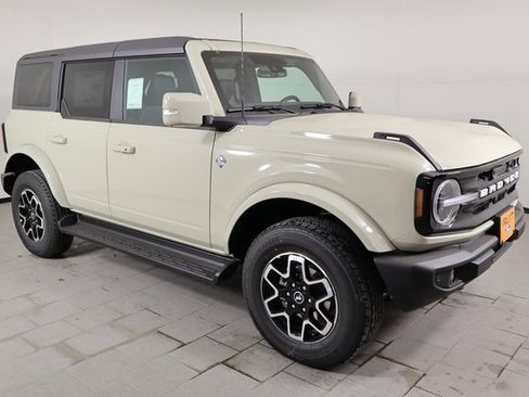 New 2025 Ford Bronco Outer Banks image 3