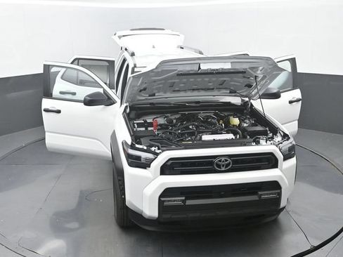 New 2026 Toyota 4Runner SR5 AWD/4WD image 32