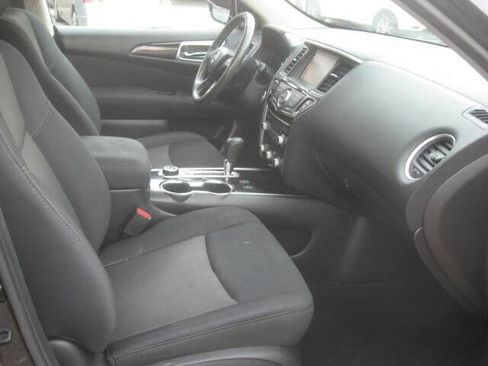 Used 2017 Nissan Pathfinder SV w/ SV Cold Weather Package image 19