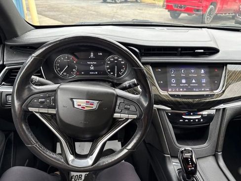 Used 2022 Cadillac XT6 Premium Luxury image 11