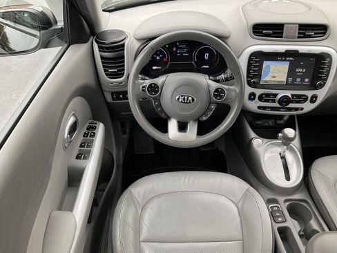 Used 2018 Kia Soul EV + w/ Sun & Fun Package image 23