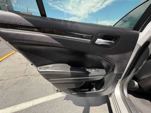 Used 2016 Chrysler 300 C RWD image 18